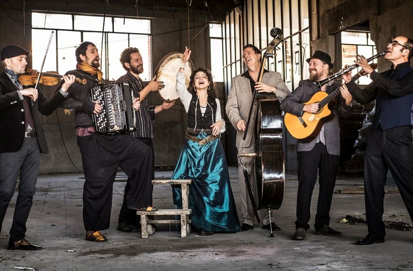 Das Barcelona Gipsy balKan Orchestra ist am Sonntag, 23. Oktober, 19.30 Uhr, in den Ostra-Studios zu erleben.
