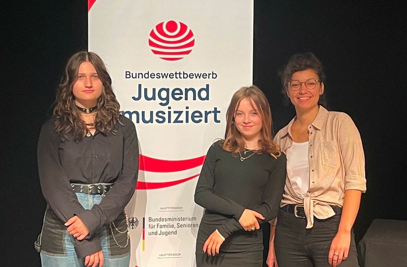 Anna Arakelyan, Josephine Liebner und ihre Gesangspädagogin Christin Muschter (v.l.n.r.).