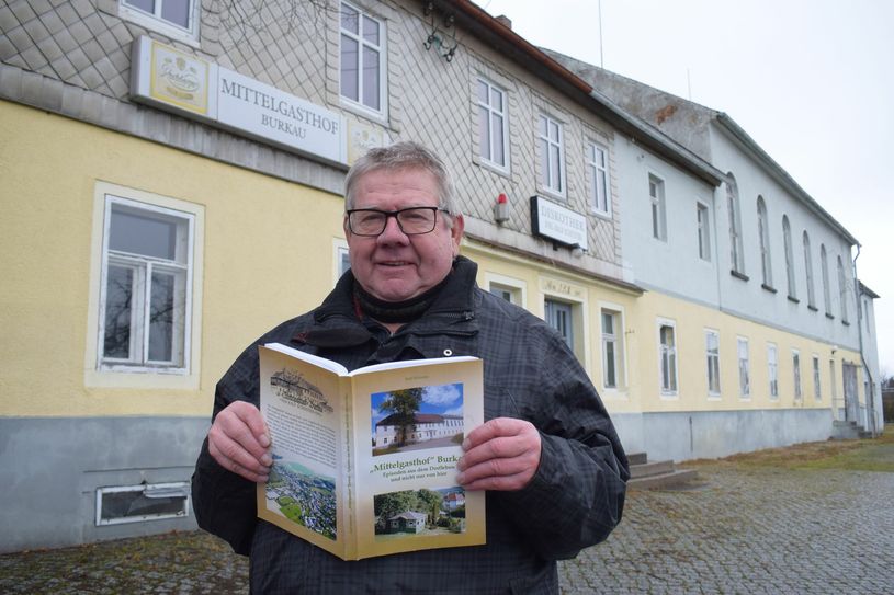 Ralf Schuster hat legendäre Geschichten aus dem Mittelgasthof, seiner fußballerischen Laufbahn und weiteren spannenden Anekdoten aus Burkau in einem Buch zusammengefasst. Foto: spa
