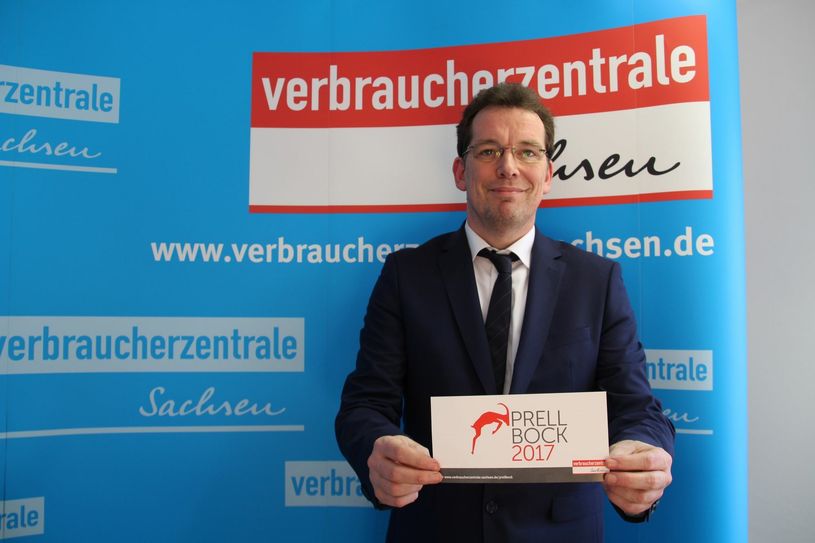 Andreas Eichhorst, Chef der Verbraucherzentrale Sachsen, ruft die Bürgerinnen und Bürger auf, an der Abstimmung für den Negativpreis „Prellbock“ teilzunehmen. Vom  1. Februar bis 15. November sucht die Verbraucherzentrale wieder besonders dreiste Firmen. Foto: Schramm