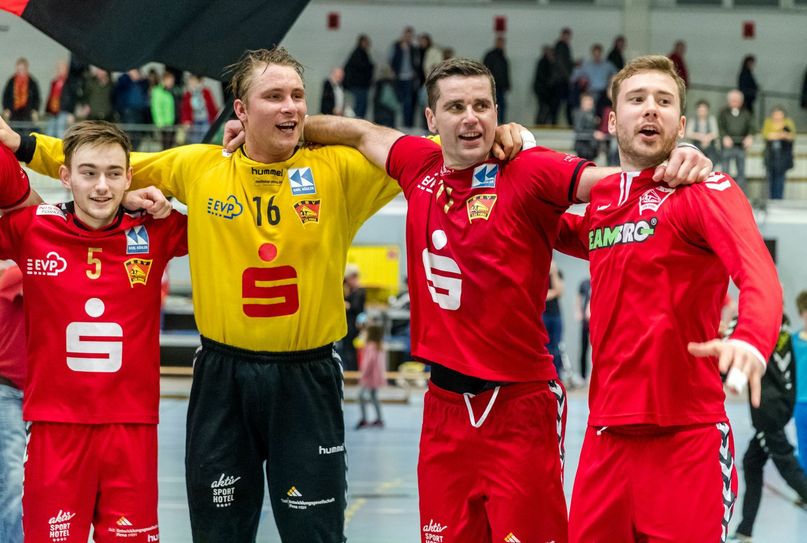 Nach diesem verrückten Spiel konnten die Pirnaer Spieler feiern. Foto: M. Förster