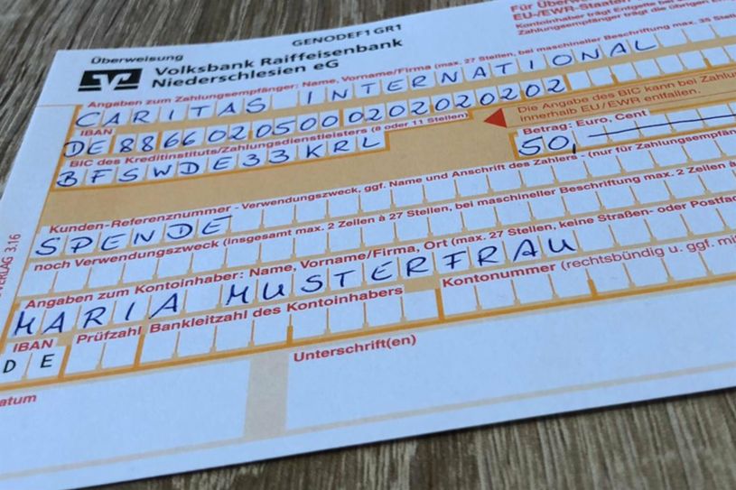 Vor der Spende sollte man sich überlegen, welcher Organisation man sein Geld gibt. Unter anderem kann man auf das DZI-Spendensiegel achten. Foto: Keil