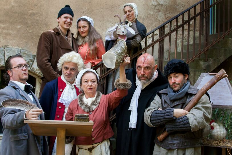 In diesem Jahr spielt die Gruppe „theater 89“ das Stück „Der zerbrochene Krug“ von Heinrich von Kleist am Peitzer Festungsturm. (Foto: "theater 89"