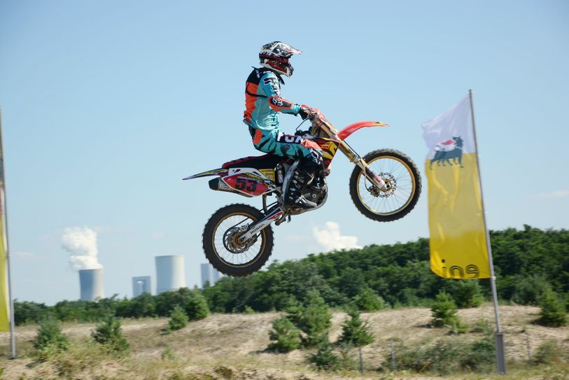 Am 29. April gehen die Teilnehmer der Landesmeisterschaft Motocross Sachsen ans Startgatter. Foto: MC Jämlitz
