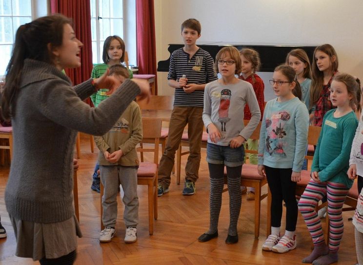 „Alle herhören!“ Probenarbeit ist spannend. Foto: Verein