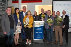 Mario Süßenguth (Galerie Komische Meister), Josephine Schönherr-Bahr (Volksbank Pirna), Hauke Haensel (Vorstandsvors. VB Pirna), Ines Senger (Agrarprod. Struppen), Peter Ufer (Galerie Kom. Meister), Matthias Kiefel (1. Platz), Uwe Krumbiegel (Sonderpr.), Thomas Gischke (Aufsichtsratsv. VB), Lutz Richter (3. Pl.), Jens Köhler (VB) (v.l.n.r.).
