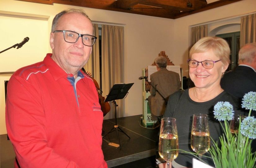 Bürgermeisterin Jana Oubrechtova aus Trmice mit Peter Göbel aus Königstein.