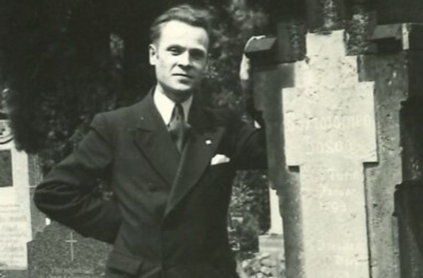 Herbert Friebel, hier am Bosco-Grab, war 1936 der Wiedergründer des Magischen Zirkels Dresden.