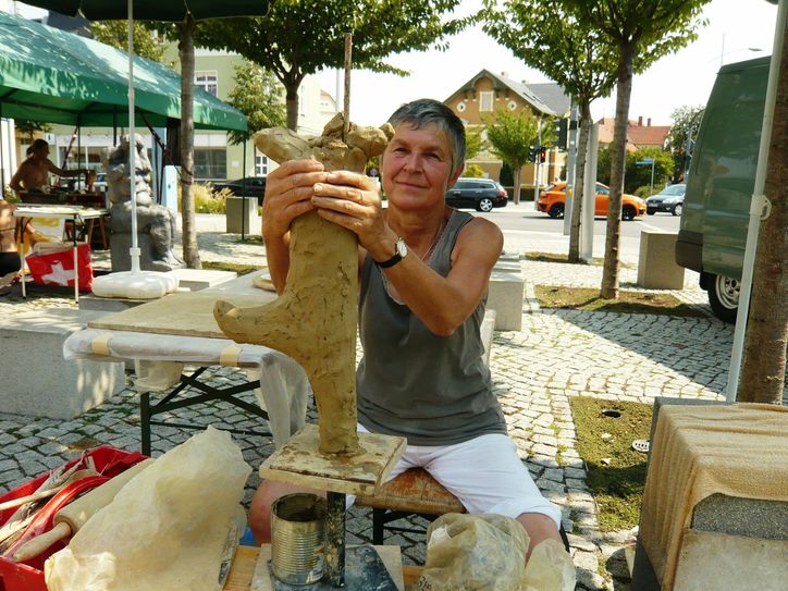 Barbara Seidl-Lampa bei der künstlerischen Arbeit. Foto: Pro Ars Archiv