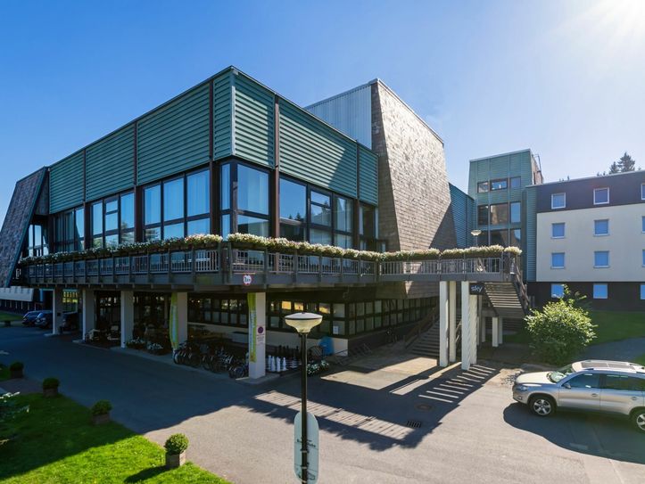 Das AHORN Waldhotel Altenberg. Die AHORN-Gruppe hat nun eine Impfprämie für die Belegschaft ausgelobt. Foto:  AHORN-Hotelgruppe
