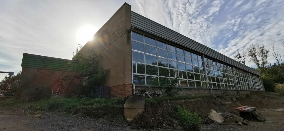 Alte Schwimmhalle kurz vorm Abriss.