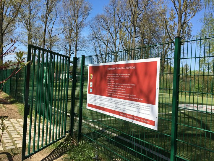 Eines der bereits umgesetzten Projekte: Die Fair-Play-Tafeln am Bolzplatz Frauenburgstraße wurden 2017 erneuert. Foto: Keil