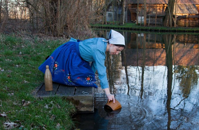 Osterwasser schöpften im Spreewald früher Frauen in der Nacht von Samstag auf Ostersonntag.
