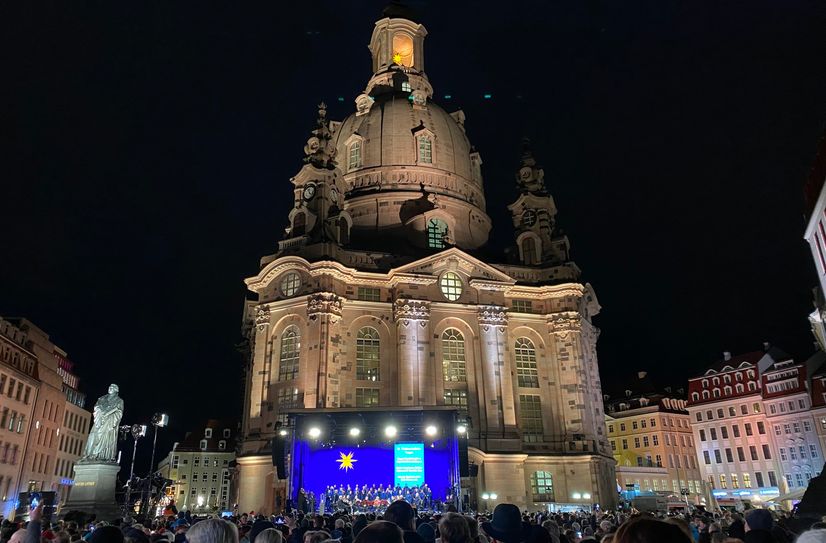 Weihnachtliche Vesper vor der Frauenkirche.