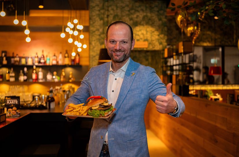Patrick Junge entstammt einer Lübecker Kaufmannsfamilie und hatte 2015 den Mut eine Burger-Kette zu gründen.
