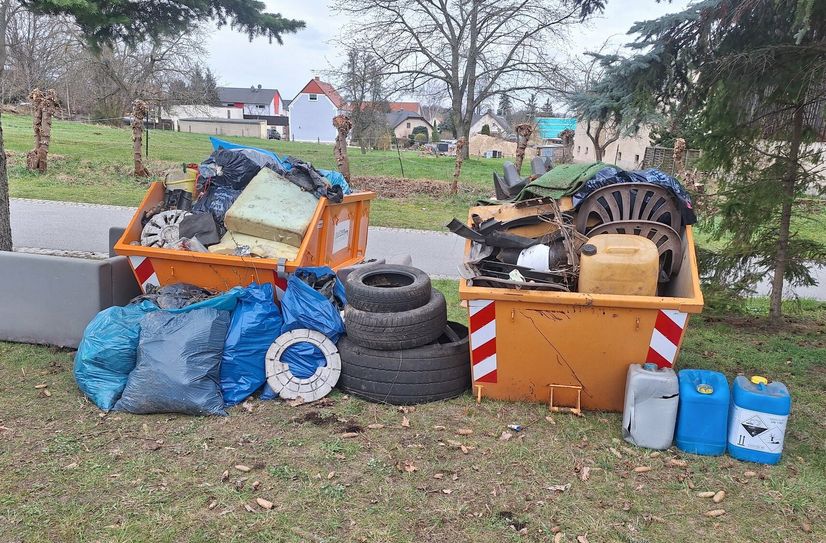 Chemiekanister, alte Autoreifen, Gartenstühle und noch viel mehr Unrat sammelten Helfer rund um Salzenforst ein.