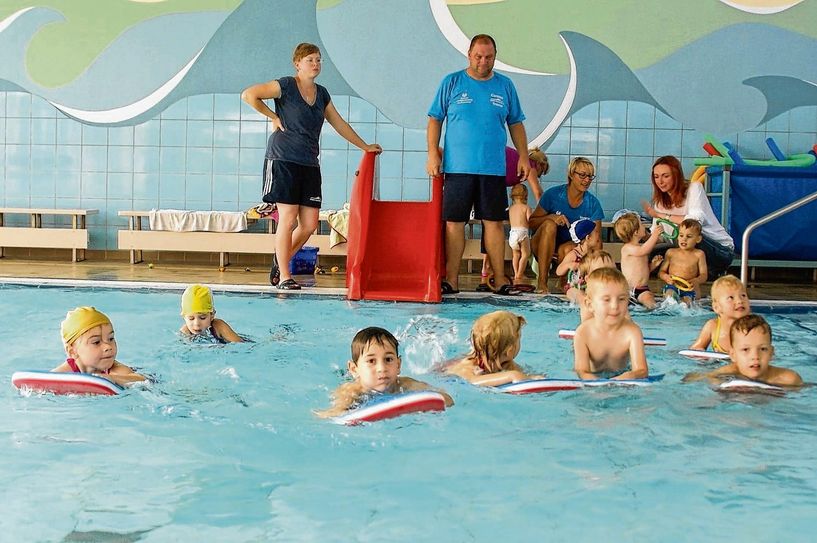 Gelungene Zusammenarbeit mit dem OSSV: Im Wasser fühlen sich die Kinder der „Anne Frank“-Kita sichtlich wohl. Foto: FF
