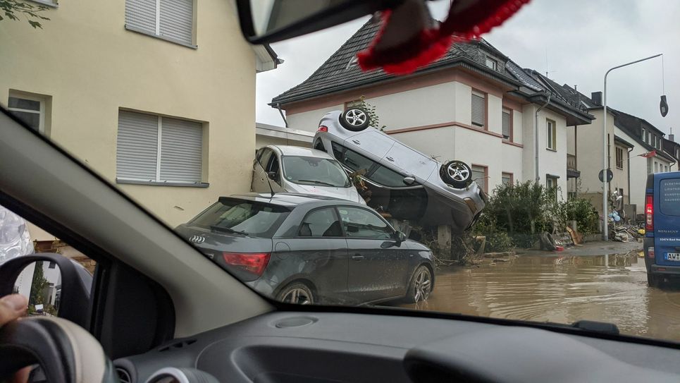 Ein aktuelles Bild unseres Wochenspiegel-Kollegen verdeutlicht eindrucksvoll die Dramatik der Hochwassersituation in der Eifel. Foto: Mario Zender