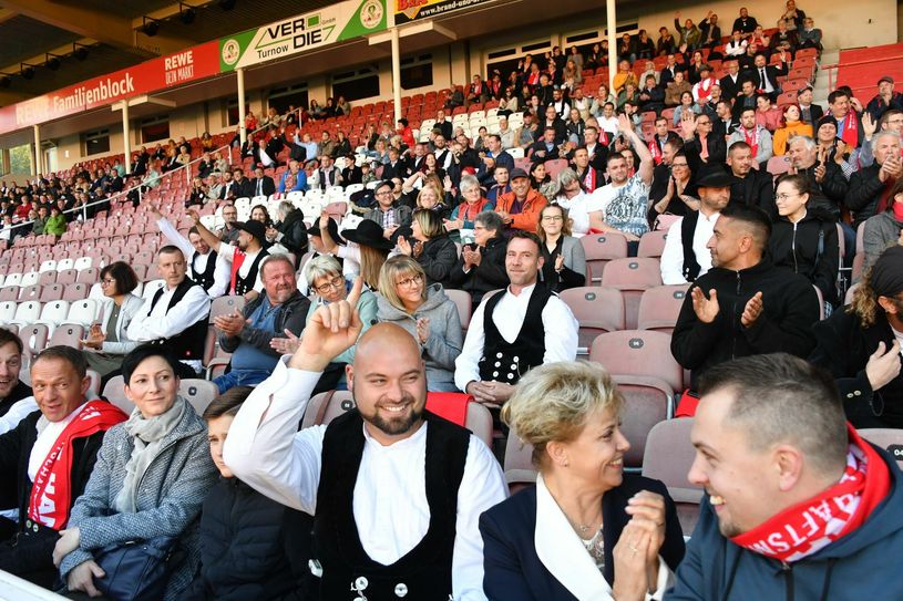Über 400 Handwerksmeister wurden jetzt während des »Tag des Meisters« im Cottbuser FC Energie Stadion mit Ehrenurkunden gewürdigt. Foto: Michael Helbig