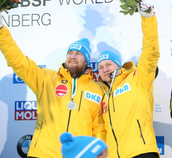 Francesco Friedrich und sein Anschieber Martin Grothkopp jubeln. Foto: Förster