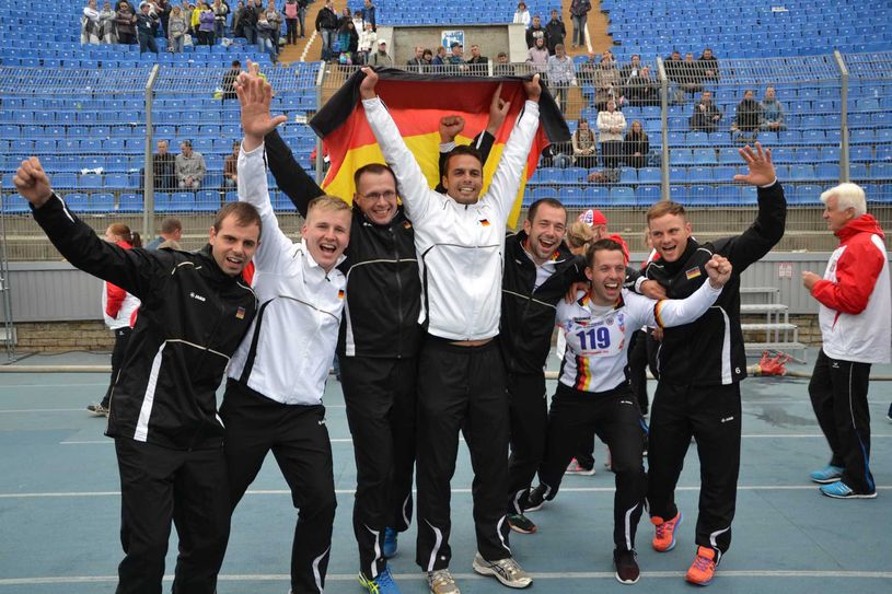 Es ist vollbracht – die deutschen Männer sind Vizeweltmeister im Löschangriff. Foto: Bastisch