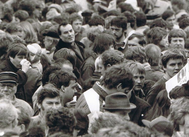 Das Bild entstand 1990 bei einer Kundgebung auf dem Markt in Bad Liebenwerda.        Foto: Archiv/H. Lübeck