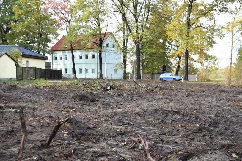 An der Senftenberger Straße in Klettwitz soll eine neue Rettungswache entstehen. Die „Victoria-Brauerei“ ist im Bildhintergrund zu sehen. Foto: FF
