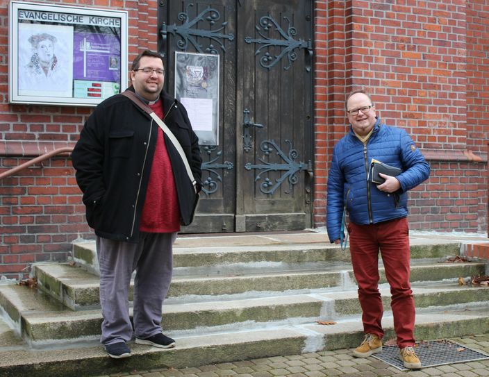 Der katholische Pfarrer Michael Noack und sein evangelischer Kollege Martin Zinkernagel stecken mitten in den Planungen für die Weihnachtsgottesdienste. Foto: T. Keil