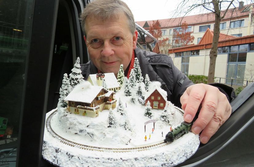 Als der heutige Modellbahnclub Hoyerswerda vor 54 Jahren gegründet wurde, war Hagen Jurczok noch ein kleiner Junge. Der inzwischen 61-Jährige hat sich die Faszination für Modellbahnbau bis heute bewahrt.