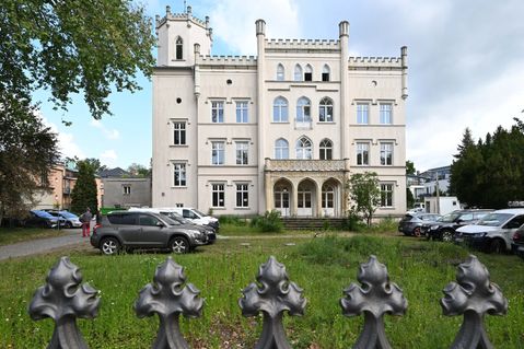 Die markante Tudor-Villa an der Bautzner Straße 125.