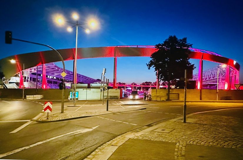 Im Heinz-Steyer-Stadion treffen Olympiasieger und regionale Talente aufeinander.