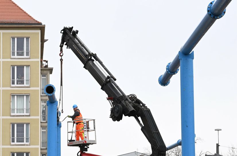 Abbau der Entwässerungsrohre durch die Firma Brunnenbau Wilschdorf - sie dienten der Entwässerung der Baustelle Stadtforum.