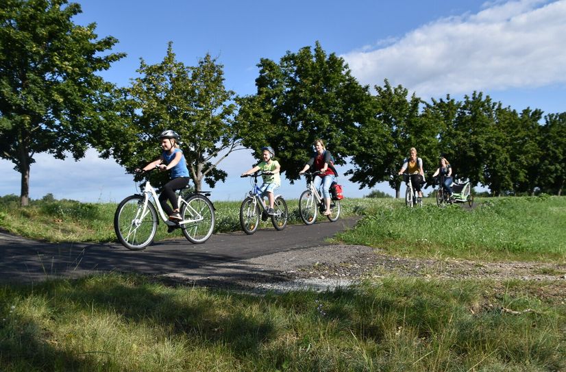 Mit dem Rad geht es am 3. Juni zum Himbeer- und Spargelhof.
