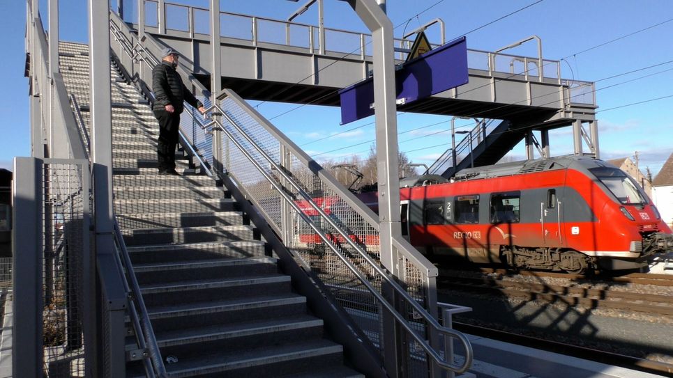 Nach einer Sanierung ist der Zugang zu den Bahngleisen in Lauchhammer nicht mehr barrierefrei.