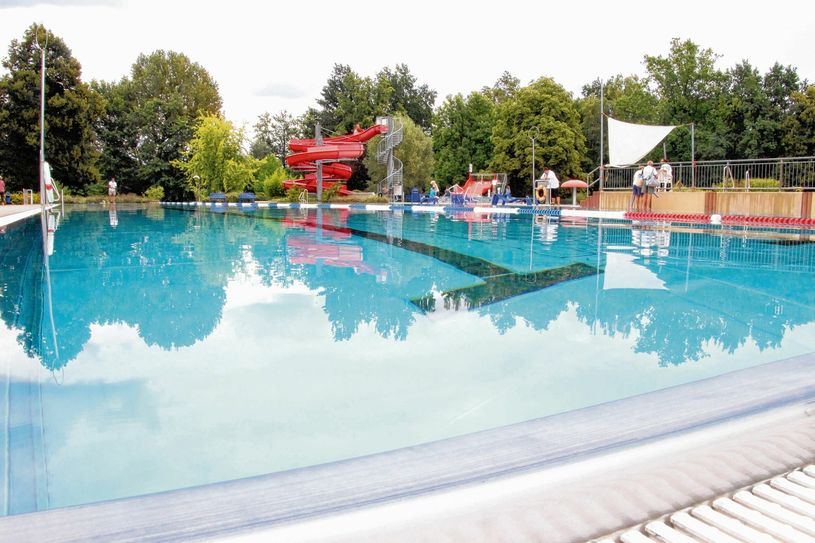 So verwaist sah das Forster Freibad nicht nur am 18. August aus. Seit 15. Mai besuchten nur 17.000 Personen das Bad. Allein im August 2015 waren es 26.000 Gäste. Foto: jho