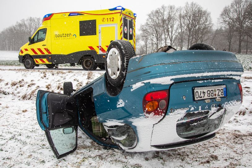 Auf der S155 zwischen Schmölln und Putzkau überschlug sich eine Fahrerin. Foto: Rocci Klein