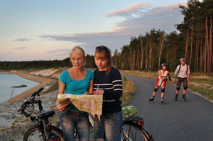 Zahlreiche Seerundwege bieten viele Möglichkeiten zum Radfahren und Skaten. Genau diese Aktivitäten sind bei tschechischen Gästen beliebt.