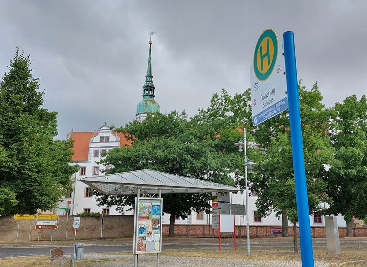 Die bisherige Haltestelle Doberlug Pestalozziplatz heißt jetzt Doberlug Schloss.