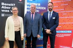 Marion Richter, Vorsitzende der Geschäftsführung der Agentur für Arbeit Bautzen, Torsten Köhler, Geschäftsführer Bildung der Industrie- und Handelskammer Dresden und Stefan Krug, Hauptabteilungsleiter Berufsbildung der Handwerkskammer Dresden (v.l.n.r) berichteten über die aktuellen Entwicklungen am Ausbildungsmarkt. Foto: Matthias Stark