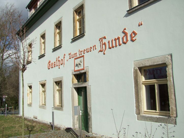 Die bekannte Seifersdorfer Gaststätte "Zum Treuen Hund" ist ebenfalls am Denkmalstag für Besucher geöffnet. In der Zeit von 10 bis 18 Uhr kann man dort vorbeischauen. Foto: Rainer Könen