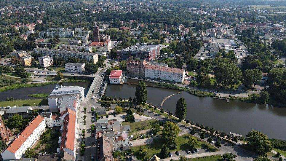 Deutsch-polnische Begegnungen finden am Samstag in Guben-Gubin statt. Die Euroregion und die Gubener
Wohnungsgesellschaft feiern ihr 30. Jubiläum. Gleichzeitig veranstaltet die Stadt Guben ihr traditionelles
Herbstfest.