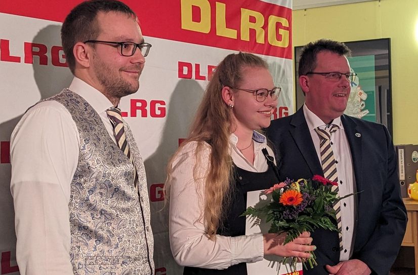 Alina Schwitalla gibt Posten als Jugendwartin ab und bekommt Mitgliedsehrenzeichen in Silber verliehen.