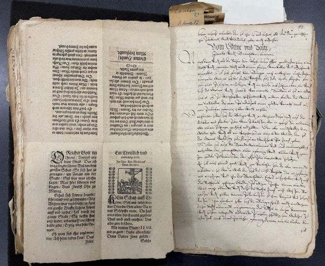 Die Chronik enthält 328 per Hand beschriebene Blatt, sowie drei kleine Druckschriften aus der Zeit um 1600.