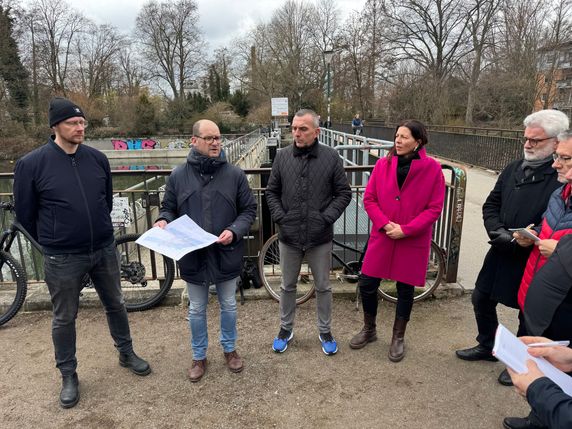 Diskussion um die Fischaufstiegsanlage am Kleinen Spreewehr.
