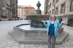Umweltbürgermeisterin Eva Jähnigen hat heute um 10 Uhr den Hietzigbrunnen wieder in Betrieb genommen.