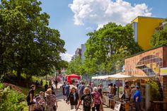 Bei wunderbarem Wetter tummelten sich zum Westhangfest-Jubiläum im vergangenen Jahr zahlreiche Besucher auf der Festmeile.