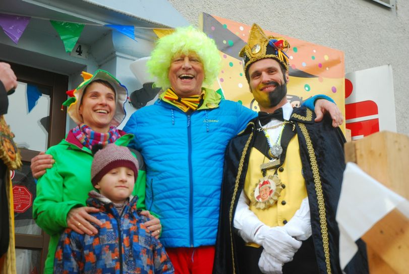Frauke Petry mit Bürgermeister Thomas Kirsten und Prinz Alexander I. beim Ski- und Eisfasching. Foto: Schiller