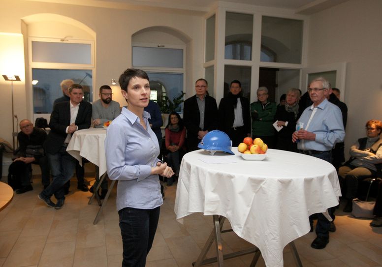 Frauke Petry bei der Eröffnung ihres Wahlkreisbüros in Pirna. Foto: D. Förster