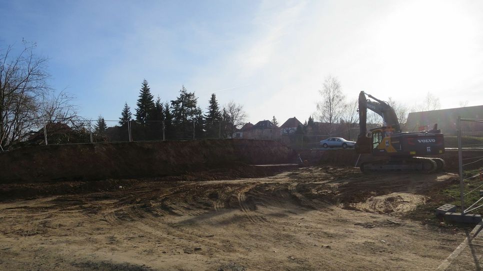 Am Nickerner Weg haben die Bauarbeiten für neue städtische Sozialwohnungen begonnen.