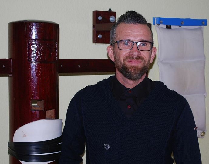 David Maddox (52) ist eigentlich Englischlehrer. Vor Jahren entdeckte er seine Liebe für Kung Fu, schrieb ein Kinderbuch und reiste in die Arktis. Foto: Trache